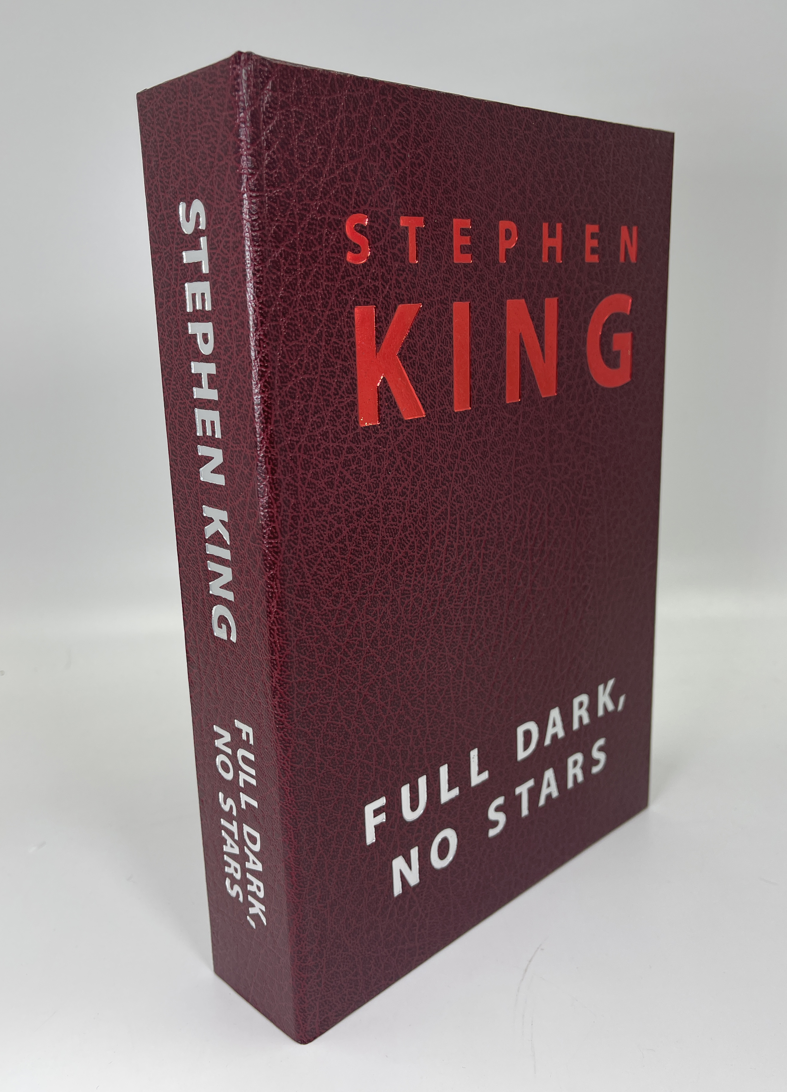 Traycase for the US trade hardcover edition of Full Dark, No Stars